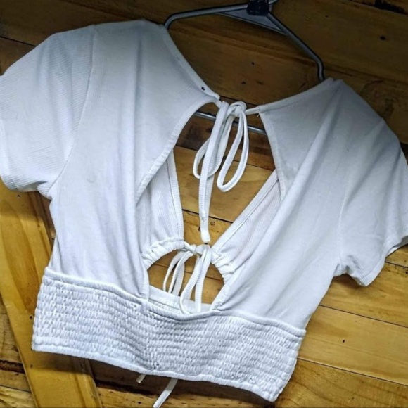 Open Back Keyhole Crop Top - Picture 2 of 2